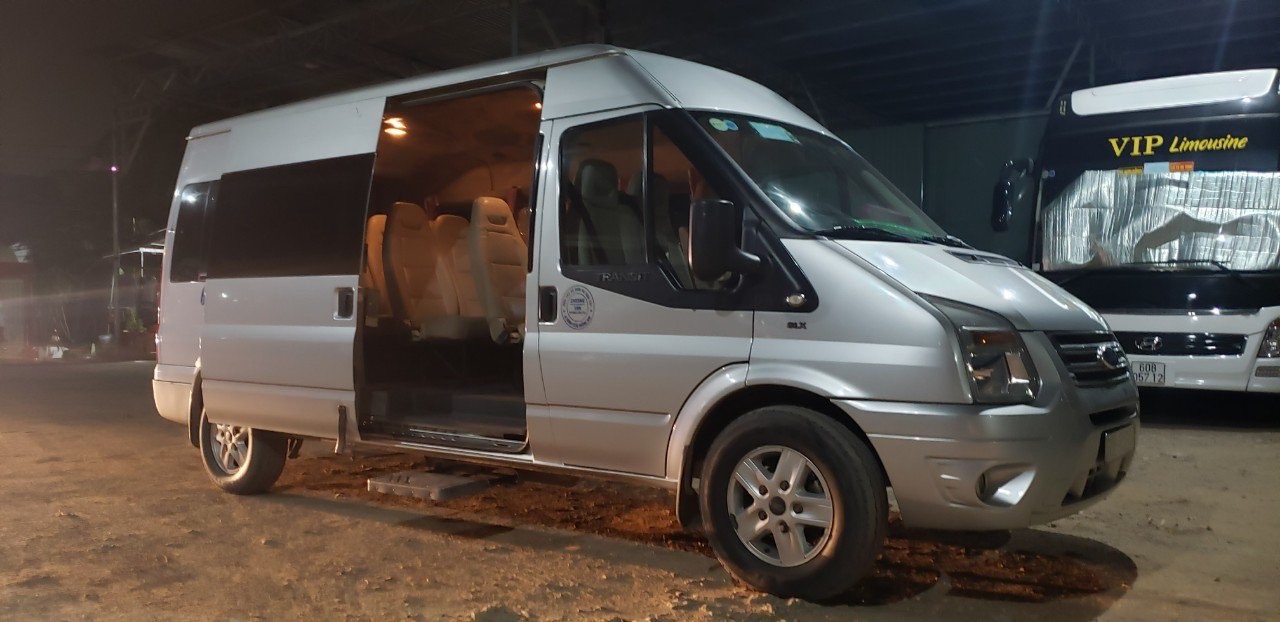 Xe 16 chỗ Ford Transit